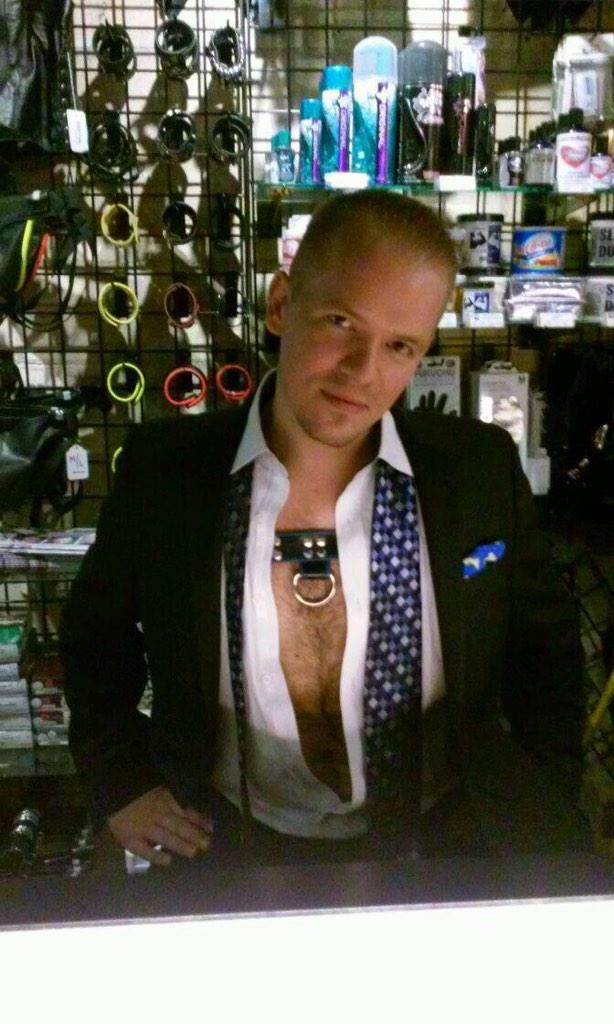 RyanVers's tweet photo. #HappyHalloween @LeatherWerks #Haloween2014 http://t.co/t76nGi5roH