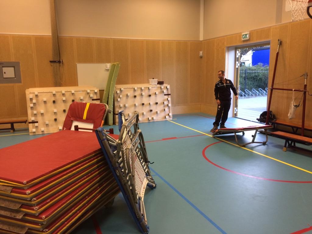 De opbouw is in volle gang voor de uitvoering van vanmiddag en vanavond. Tot straks!