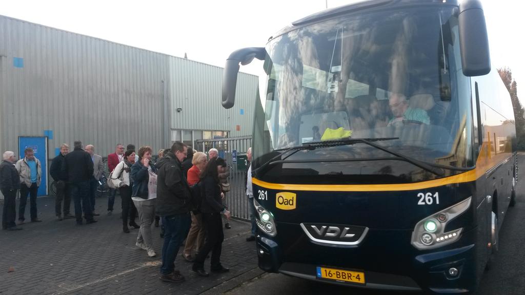 Met Schoolfeesrbestuur en Commissieleden op weg naar de Hertog Jan brouwerij, dit kan een interessante dag worden.