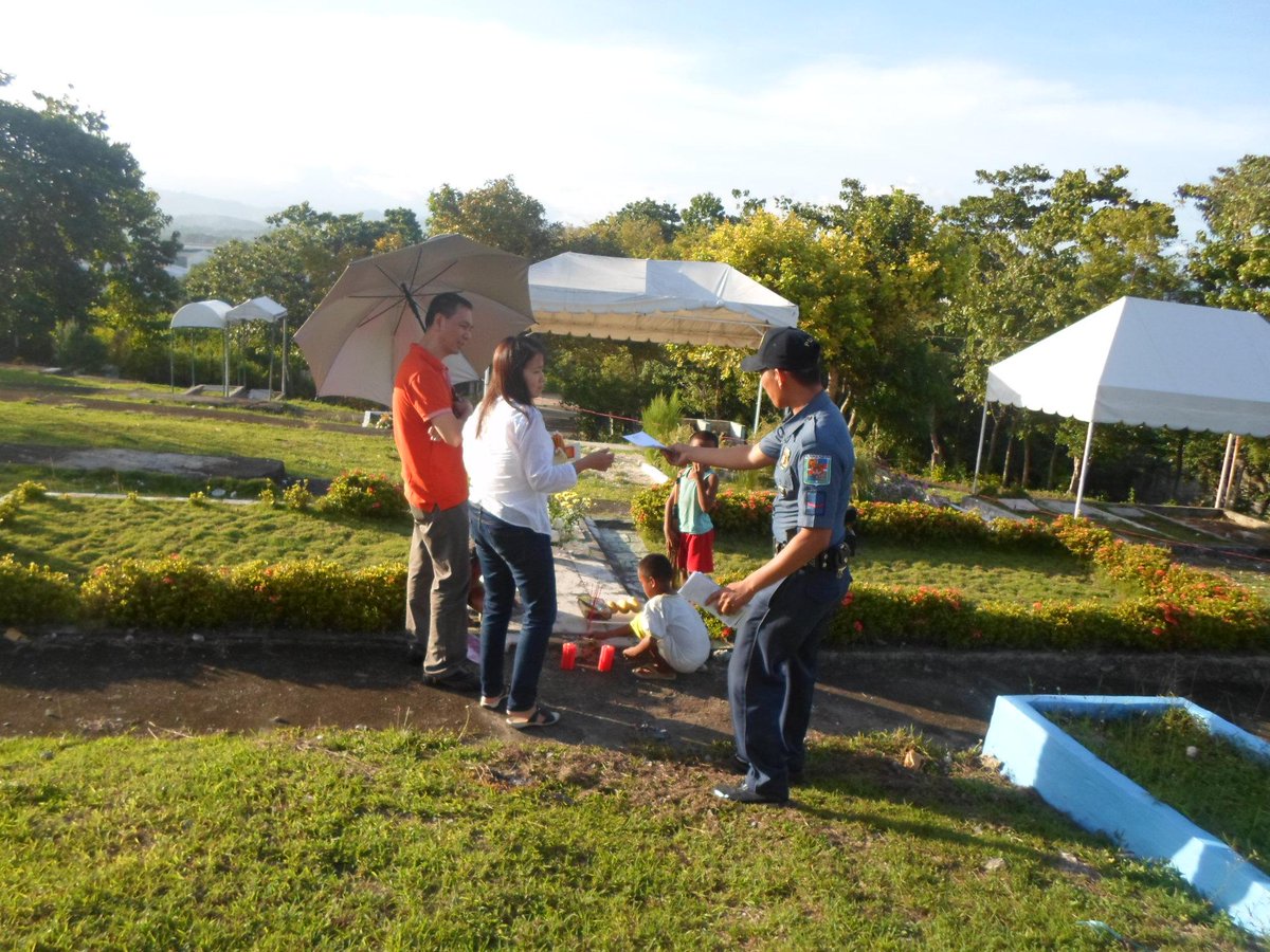 LiloanMPSCPPO's tweet photo. @RDPRO7 @rpcrd7pnp @CebuProvincePNP @COP, @copliloanps gave away flyers 6:00 AM 11/01/14 "Pahabol" http://t.co/o7RXmoCunh