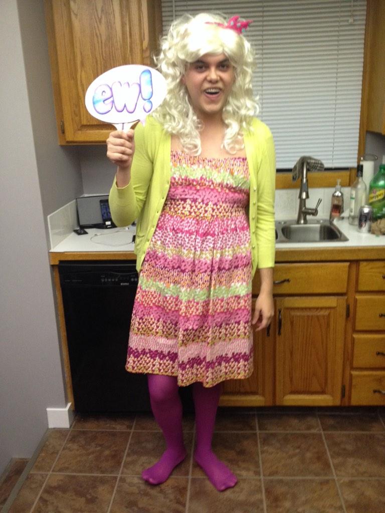 shell_beey's tweet photo. Sara with no "h" cause "h's" are eeww.. @jimmyfallon best costume award. http://t.co/3YjNSzlZoF