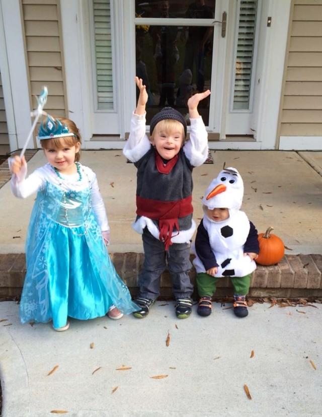 jesswall1's tweet photo. This deserves endless retweets. #ThereFromFrozen http://t.co/RaDWWOVGpB