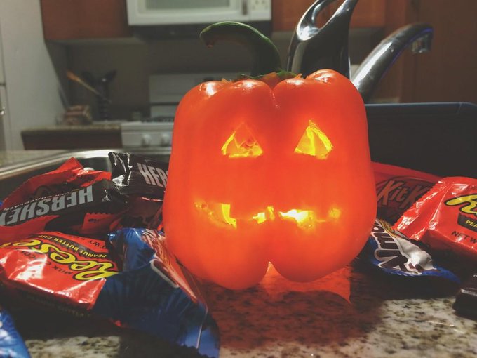 Bell peppers are much easier to carve than pumpkins. ? http://t.co/xNAqaKLpMz