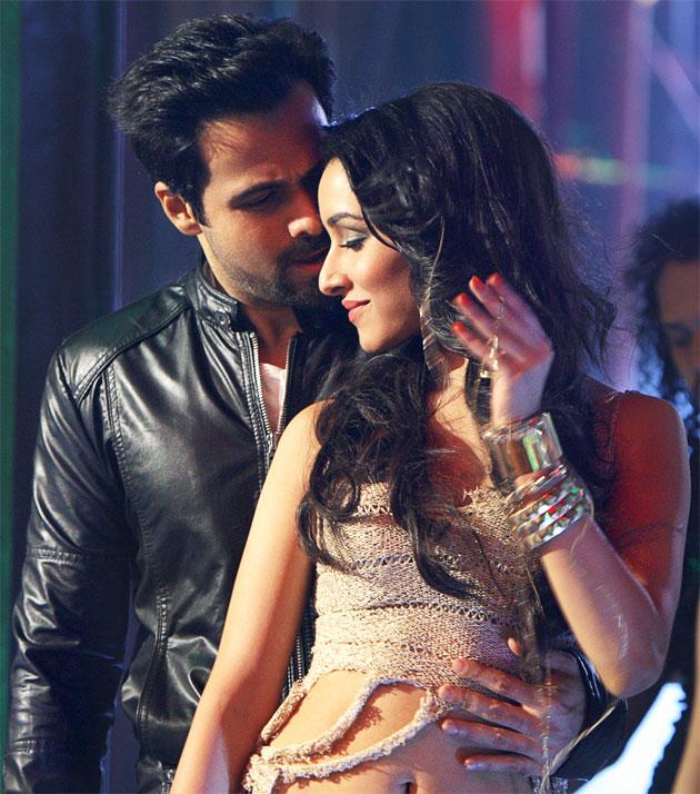 TeamShraddhaK's tweet photo. Ready for Basanti dancing on Aashiq Mizaaj ?!
Here is my new Video-mix. @ShraddhaKapoor ♥

http://t.co/M1lLVqk9D0 http://t.co/jbM7hnanOY