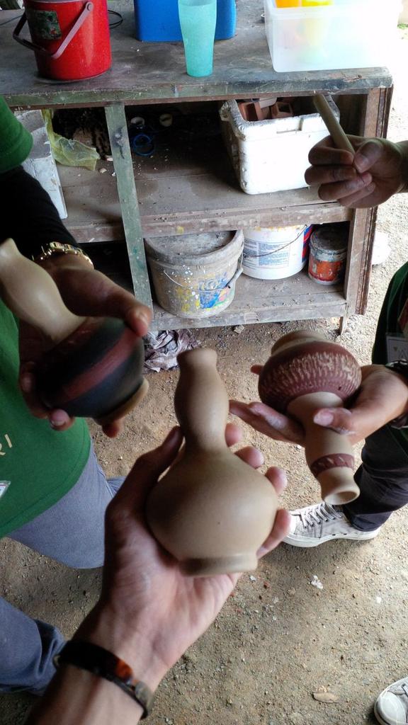 AmirahMawaddah's tweet photo. Pottery making by Kerabat Uiya! @TIANGSERI26 #tiangseri26 #kerabat #uiya http://t.co/gr4KeJkJqa