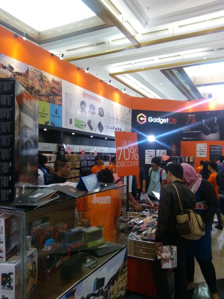 Fldesiree's tweet photo. Update gadget dan asesorisnya di @gadgetciti @indocomtech2014 Diskon tiada hentiiii http://t.co/BQLwBX3jtq