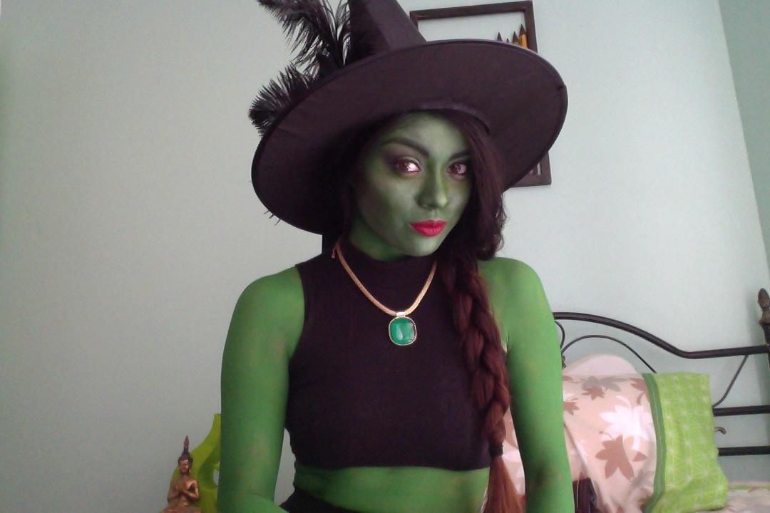 VanessaLinaTale's tweet photo. Let's get #Wicked #HappyHalloween #cosplay http://t.co/B8JJhGir15