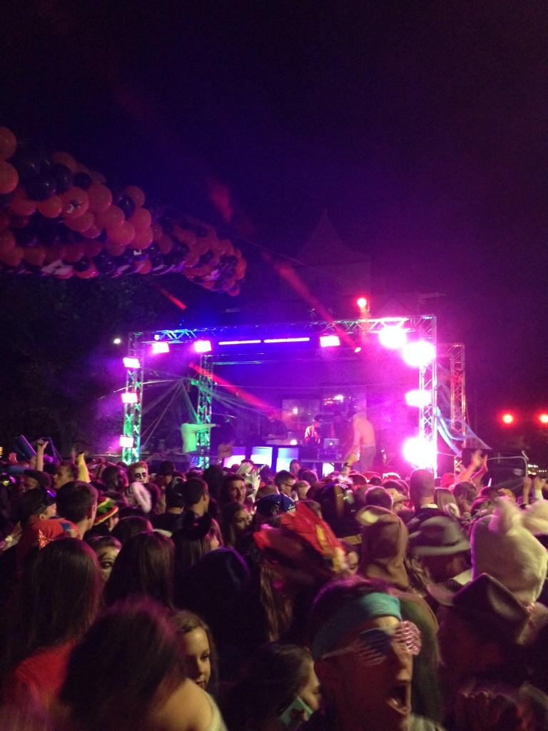 swopapp_'s tweet photo. Make your way down to Provo Center street! #Swop #idswopthat #halloween http://t.co/Jipf8T5Qtx