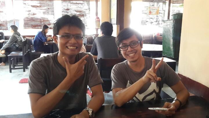 Sweta udah nyampe malang nih! Sekarang ngecharge dulu;) Besok siap buat ketemu tementemen Jfest 2014;) see you guys!