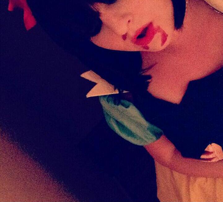 Roxy_Ryan's tweet photo. Happy Halloween Ya'll #Halloween #HappyHalloween #trickortreat #snowwhite #snowfright http://t.co/Zr5zssHcHB