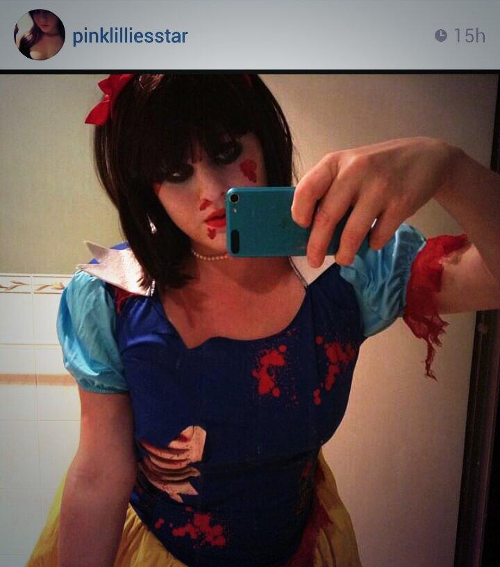 Roxy_Ryan's tweet photo. #snowwhite #snowfright #HappyHalloween #Halloween #TrickOrTreat #Boo http://t.co/tRx1SRl7kQ