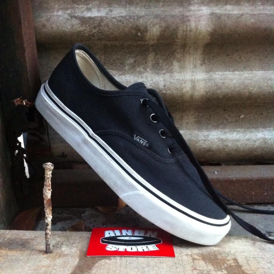 vans authentic black dope