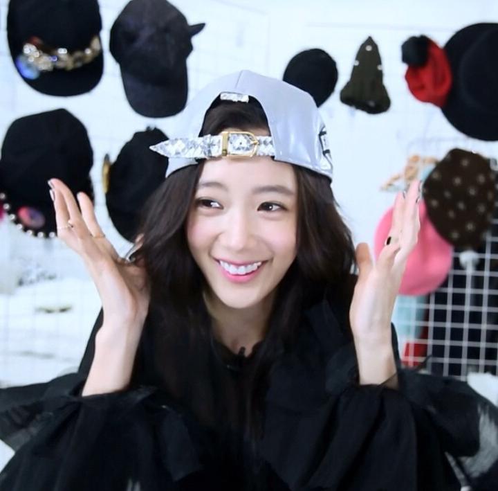 estclaras's tweet photo. Hm ganti ga ya"@TAEHYUNerd: Lucuan yg td nam upload nun "@estclaras: Avatar updated http://t.co/X3RuhWziQO""