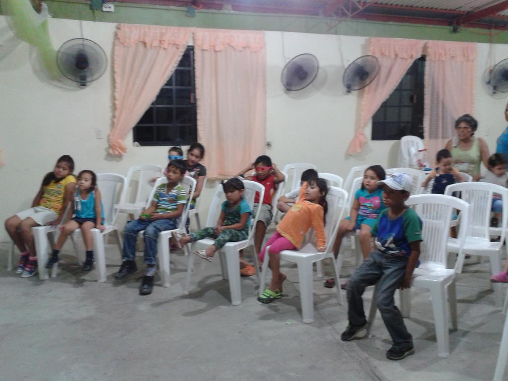 vanijazhdz's tweet photo. Una gran bendicion en el seminario anti hallowen en la colonia moralillo #cristoesvida :D http://t.co/aHmpyTPySe
