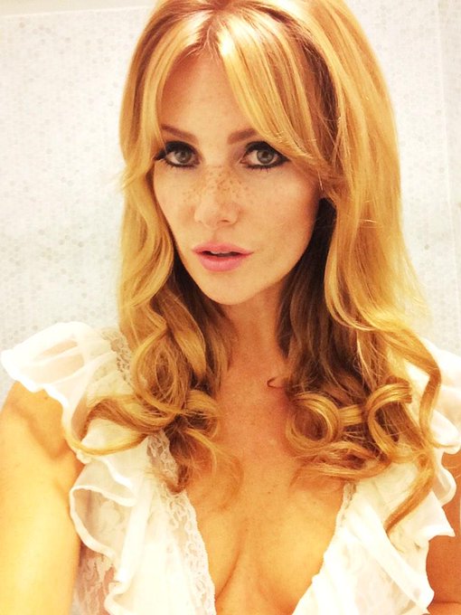 Attempting valley of the dolls tonight http://t.co/PDKvw9EdmV<a href="/tag/bts"class="tags"><span>#bts</span></a>