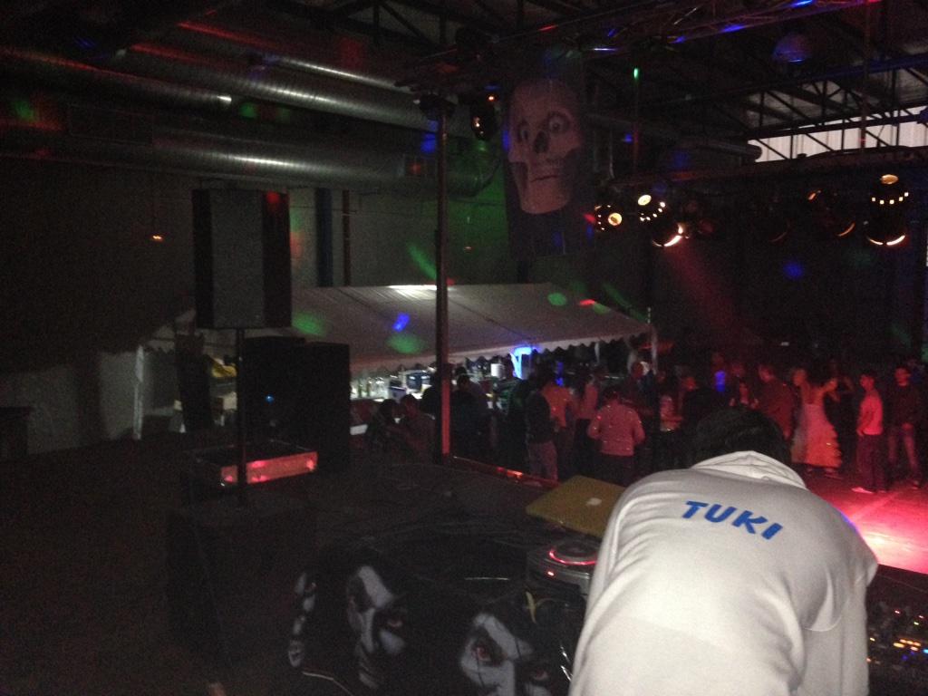 Menudo chape esta haciendo el colegui