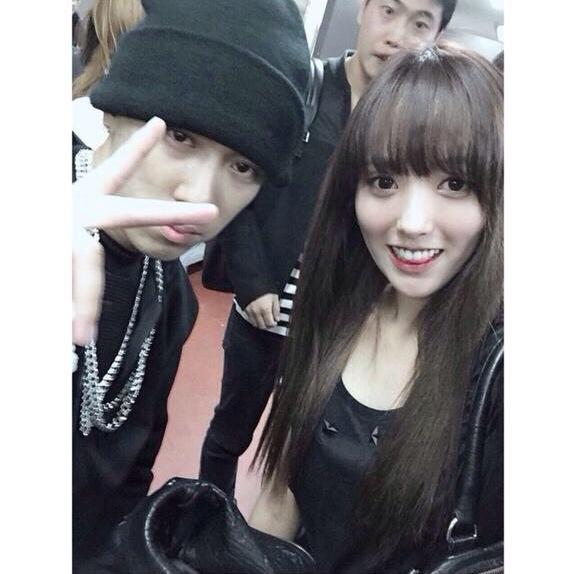 B1VvguGCAAAI4uA.jpg:large