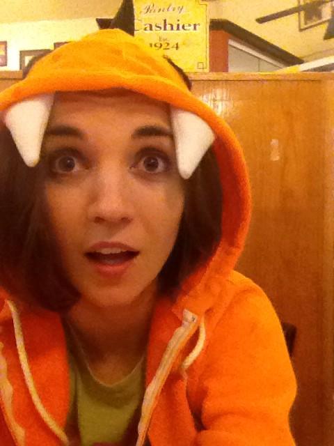 hollyamos22's tweet photo. Ah, yes. This hoodie is useful in the rain. #nerdzilla http://t.co/YDd23rYas3