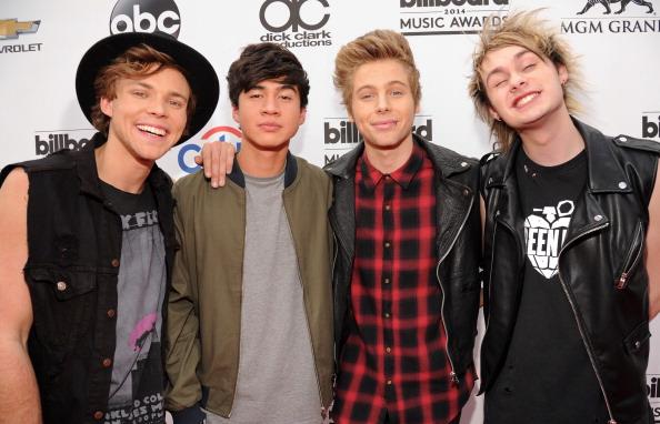 Lichael_'s tweet image. My one and only dream is to meet these boys someday :)))