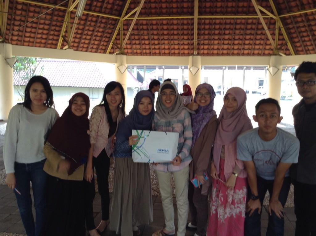 aksiTANYA's tweet photo. tim runner-up untuk hari ini #teambuilding :) http://t.co/RqEKWIXLZI