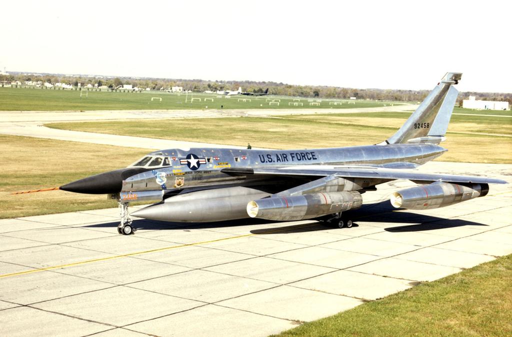 KifaTwentyfour's tweet photo. #SACSaturday = This montage is a tribute to the crews of Strategic Air Command that flew those Cold War missions. http://t.co/v7nIFVFMrt
