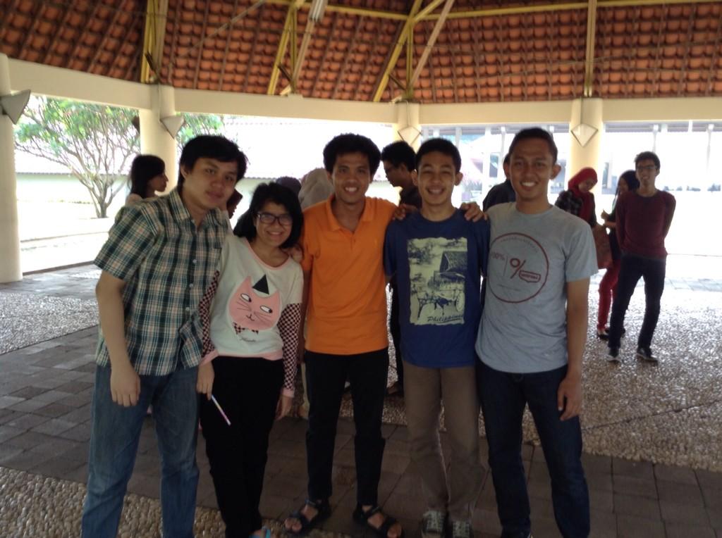 aksiTANYA's tweet photo. dan terakhir hanya juara harapan #teambuilding :p http://t.co/a9si1SXN1W