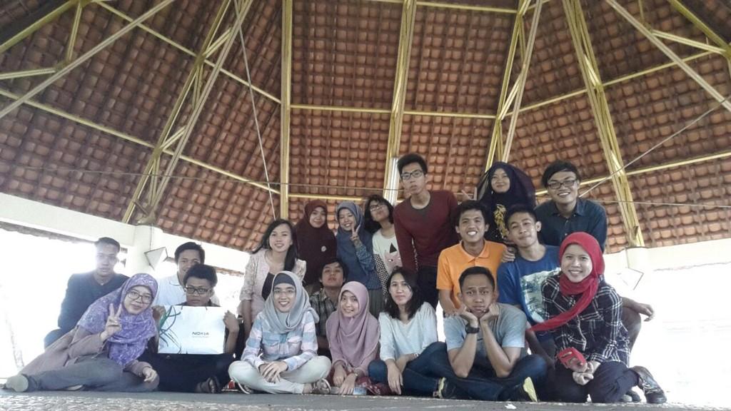 aksiTANYA's tweet photo. terimakasih atas kehadirannya kiyay atu :) @AnastasyAnnisa @FathoniAsyrof @rrawrawk @iqbalhafidz @aldyaw @dithabahder http://t.co/FhSttTDaFM