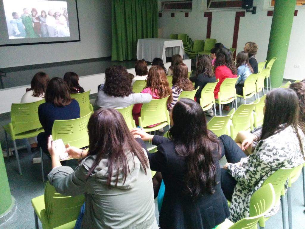 ParroquiaYepes's tweet photo. #HijasDeMaría d #Yepes celebran 10 años de la Escuela de María con un vídeo y una fiesta en el día d #TodoslosSantos http://t.co/YTc9Zg58Sm