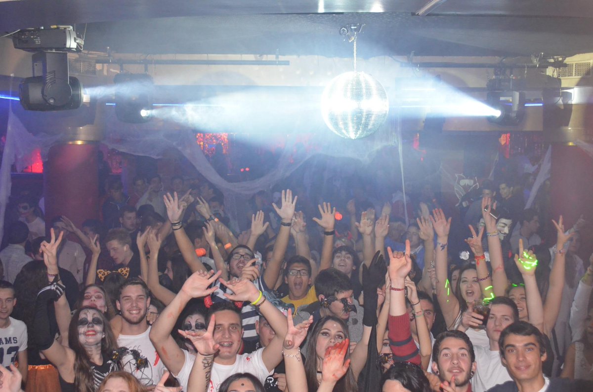 IvanSeyk's tweet photo. y Asi Estaba ayer @ZoologicoCLUB_ en la sala @DreamersPal http://t.co/QgPcedFzU0