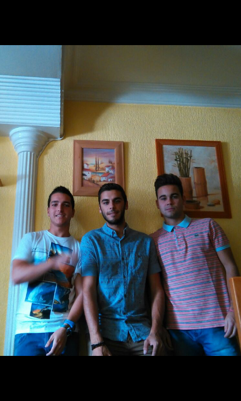 Donbenite's tweet photo. De paellita con los reyes de la tarima ! #vamonooo http://t.co/jPLZV7VurE