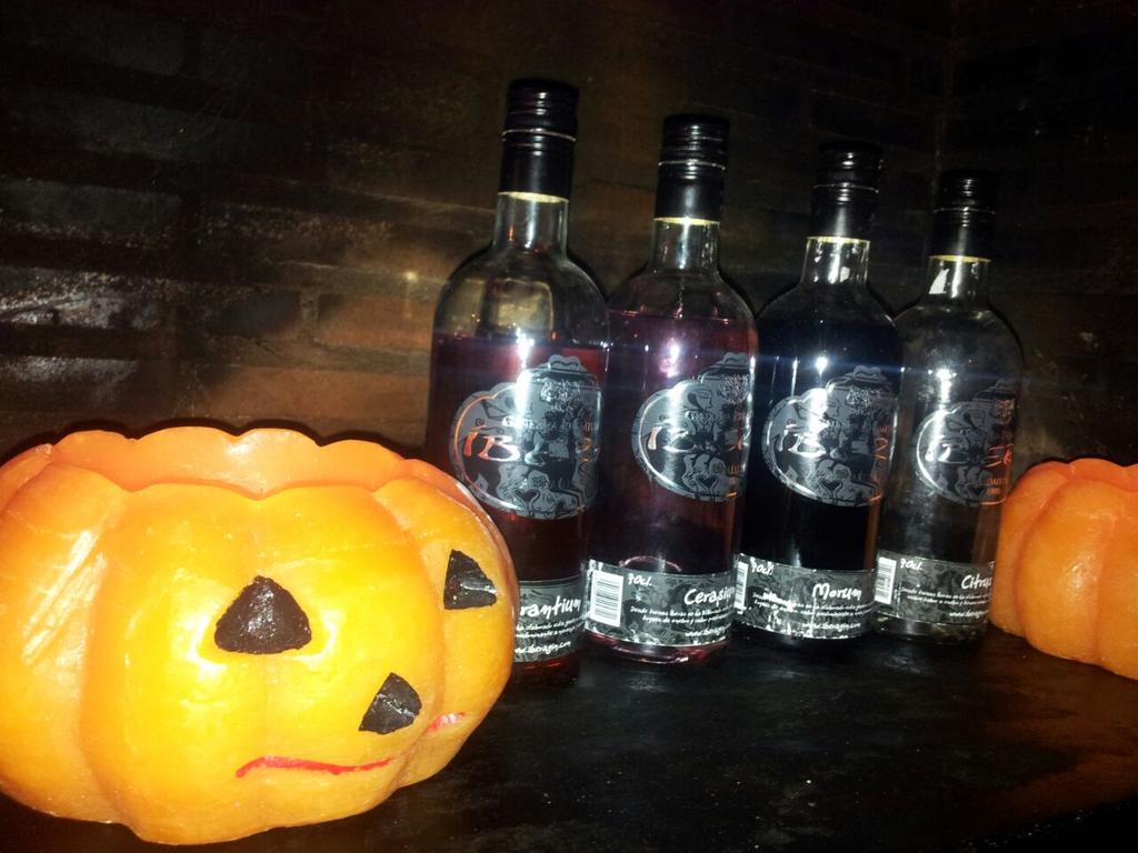 Iberagin's tweet photo. Noche de Haloween http://t.co/Zly63WRvJW