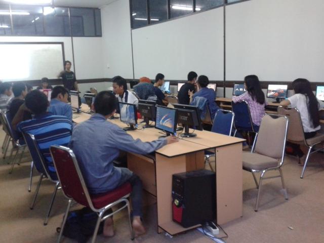 ElektroUnifa's tweet photo. Proses IT club . "materi  : program " http://t.co/Rvmg4kef9h