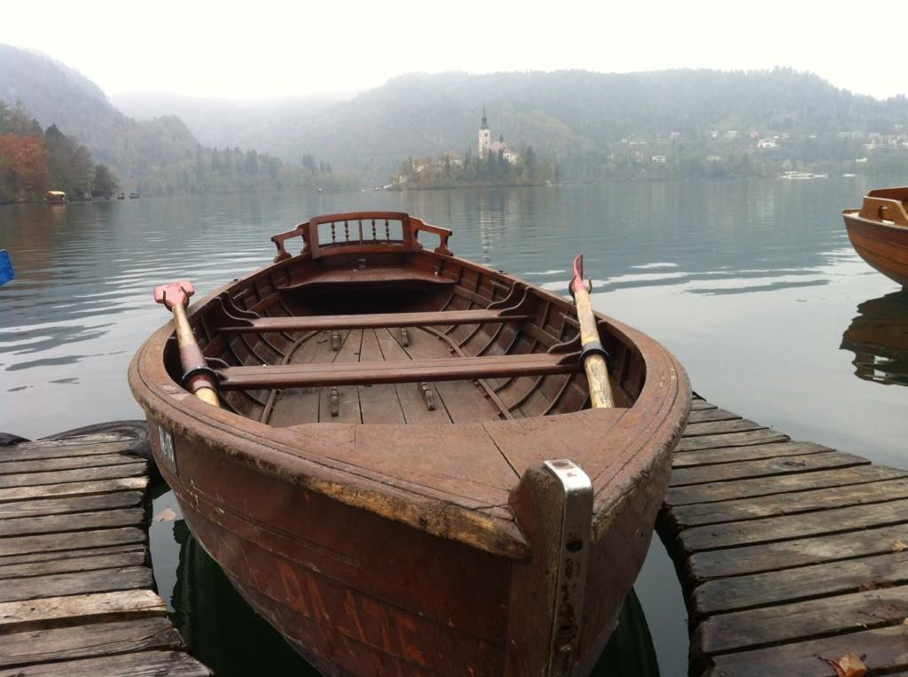 seesomethingau's tweet photo. Row Row Your Boat! This is the stunning Lake Bled! Only €10 to rent a boat! #BucketList #BigBlogX http://t.co/YNGGFtIpL4
