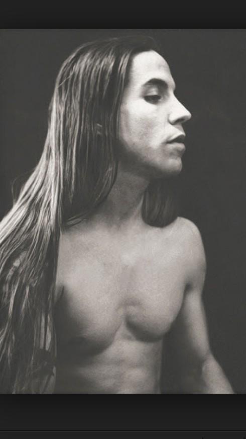 Happy birthday to the legendary Anthony Kiedis, singer of rhcp whove been my fave band since I was like 2 ily 