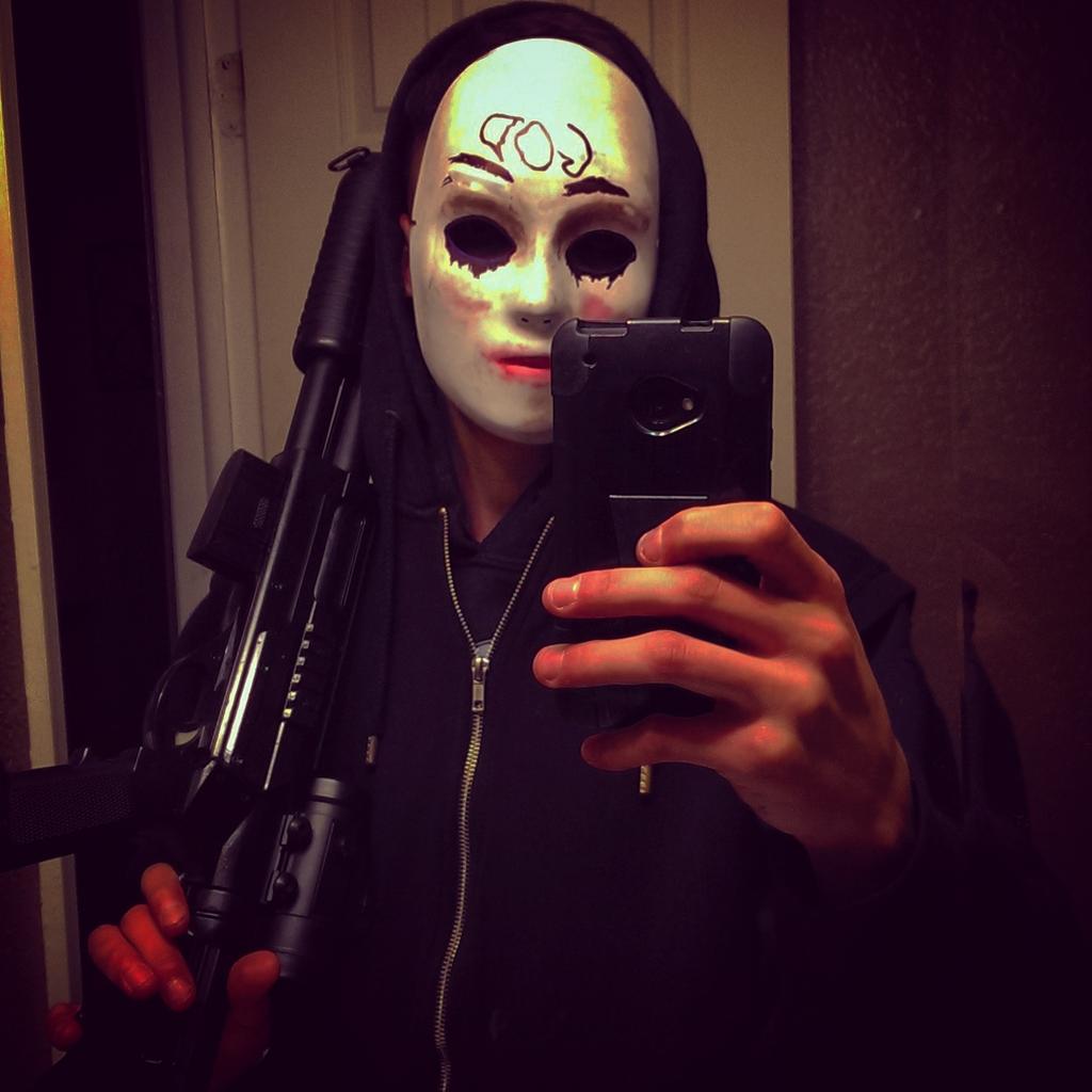Jdmxem1's tweet photo. I Feel That My Halloween Costume Was A Success!
#Purge #Halloween2k14 #FunNight #GodMask #Homemade #Genius http://t.co/va40orTwAo