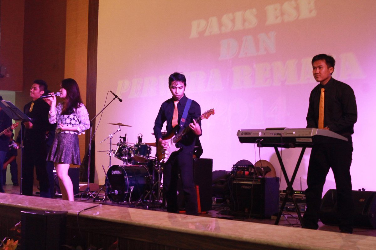 aster_indonesia's tweet photo. live performs AAU sukses!! http://t.co/RKBg0mI5rf