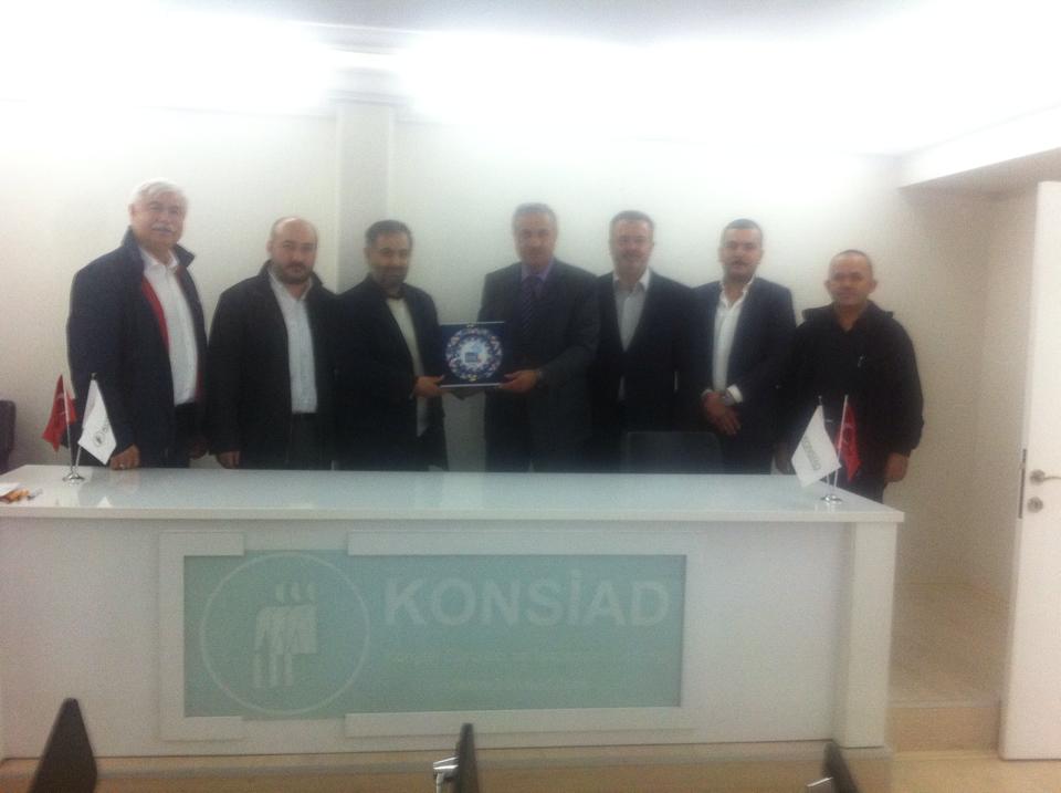 Konsiad's tweet photo. İHH İnsani Yardım Vakfı'ndan Konsiad Genel Başkanı Abdullah Başcı'ya plaket http://t.co/ArGlAtZG0j http://t.co/aswhZdNLyi