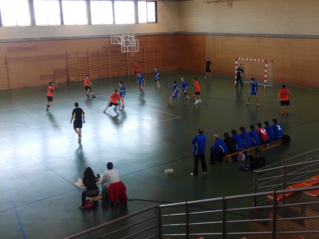 BMLaMerced's tweet photo. Comienza el partido en el Indurain !! #aupalamerced http://t.co/nDetBmVLve