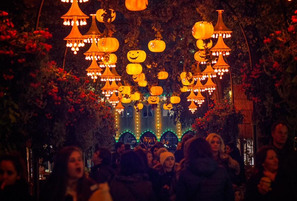 NightShiftCph's tweet photo. Tivoli decked out for #Halloween last night #scary #cph #copenhagen @tivolicph @GoVisitDenmark http://t.co/yvoruu1hWX http://t.co/Rm6kOs3PPa