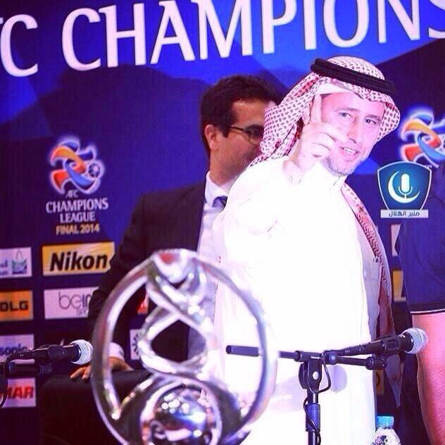 _A2717's tweet photo. يقول ��نا مشتاق ماودك تجين ؟
وتقول انا اصلآ بدونك من اكون 💙💭
#السابعة_بتوقيت_الهلال 
#hfc http://t.co/yvJG1SLsn7