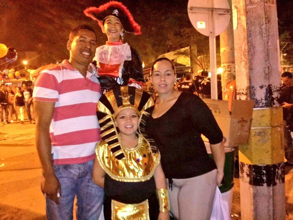 jerochucho's tweet photo. Un Halloween emocionante en familia.. http://t.co/TEG1L6ukKm