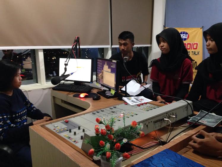 Stay tune at <a href="/BosowaRadio/">BosowaRadio</a> 88,5 FM yang sedang membahas tentang Lomba <a href="/Tegak_159/">Tegak159</a>