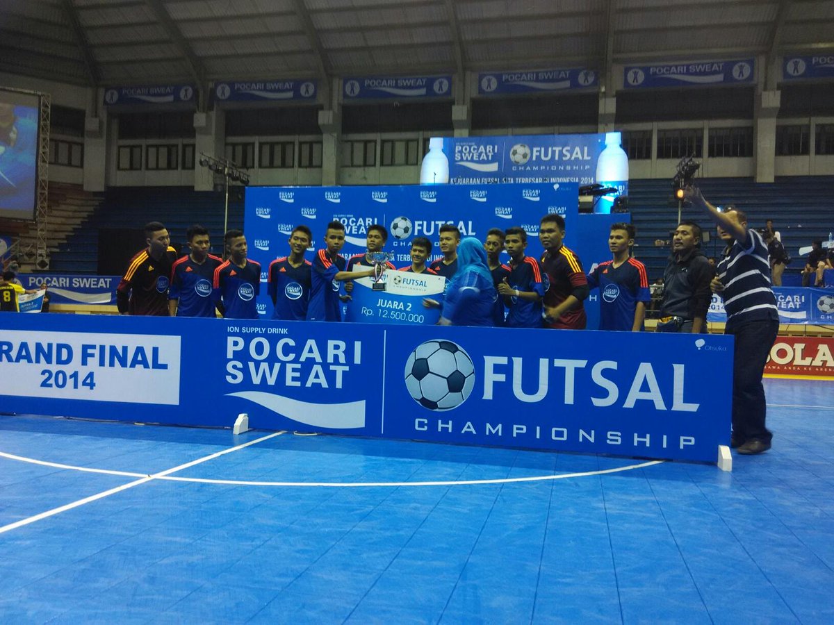 Juara 2 #PocariFutsal 2014 tim yang selalu semangat karena dukungan supportenya yg luar biasa: SMAN 8 Bekasi!