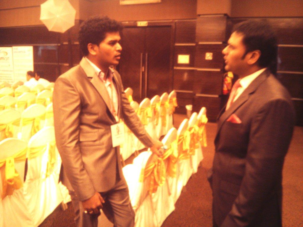 join2manish's tweet image. Ours @jayvijaymehta with @anky_uk in #KnowledgeKnights by @smmartParivaar in a discussion, event to start in sometime