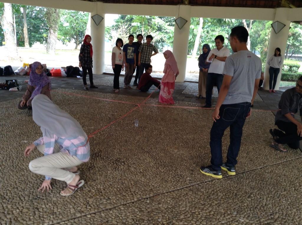aksiTANYA's tweet photo. games yang sederhana, tapi cukup memecah kecanggungan. mengingat kembali masa kecil #2 :D http://t.co/4avbnuYrNG