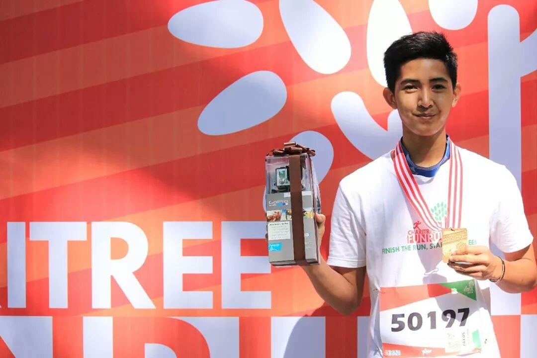 charitree2014's tweet photo. Dadan M. Ramdan. 8th Finisher &amp; Our lucky winner on Doorprize who get GoPro. Congrats @dhanramdan #CharitreeFunRun http://t.co/luTuAgDhHk