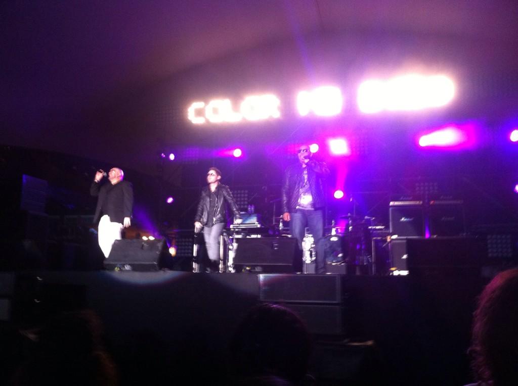 imdavinagoh's tweet photo. #ColorMeBadd is KILLING IT! #RetrofestAsia http://t.co/JkhJSVQ2xV