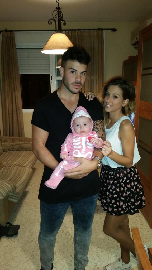 albalarag's tweet photo. Visita a casa de los titos para Halloween! La amo!! @evaglez14 @Casta_glez89 http://t.co/W6A5LoJRFs
