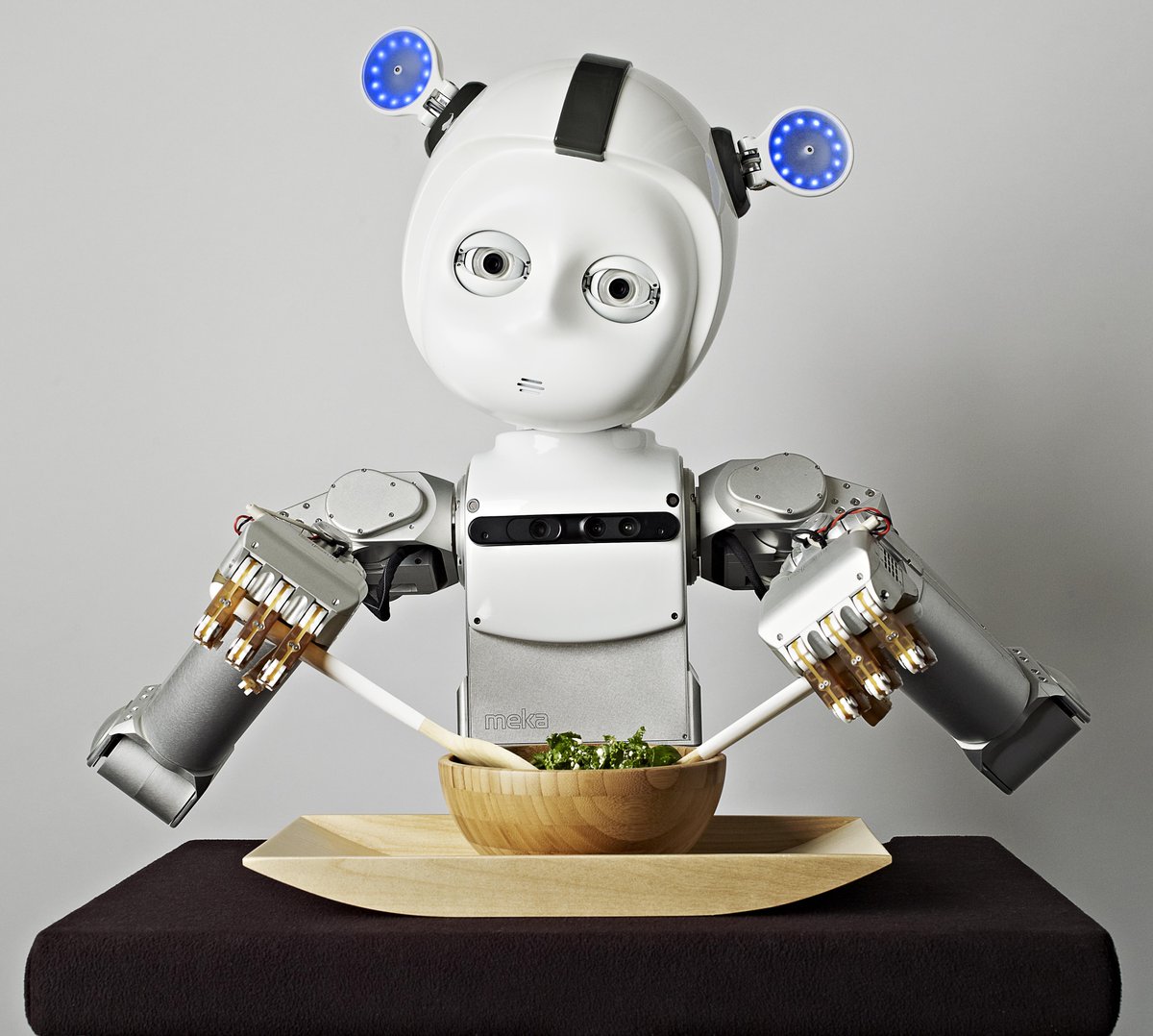 Включи номер робота. Робот повар. Робо. Кухонный робот. Робот для готовки.