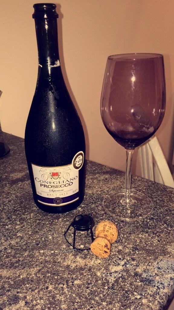 Heltoms's tweet photo. @BalfyJay The birthday prosseco is going down a treat #GoodChoice 👌 http://t.co/Af5s8hyB45